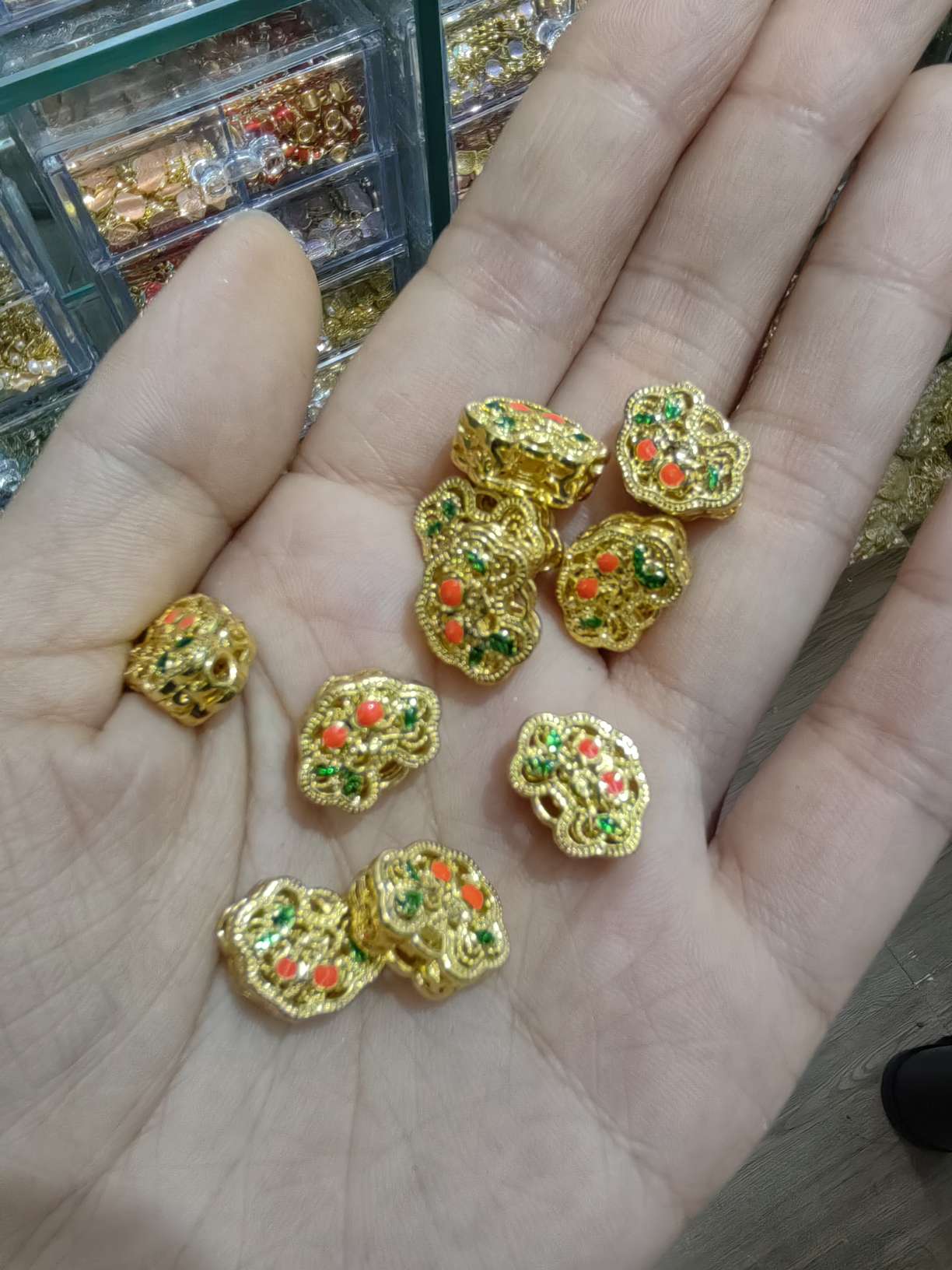 时尚饰品配件多款精选百搭装饰品配件创意搭配饰品配件多样选择产品图