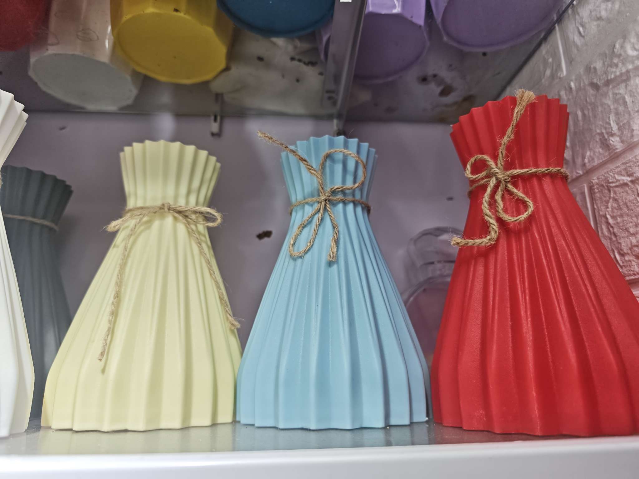 Artificial flowers, artificial flower desktop plastic vase ornaments, imitation ceramic plastic vases details Picture