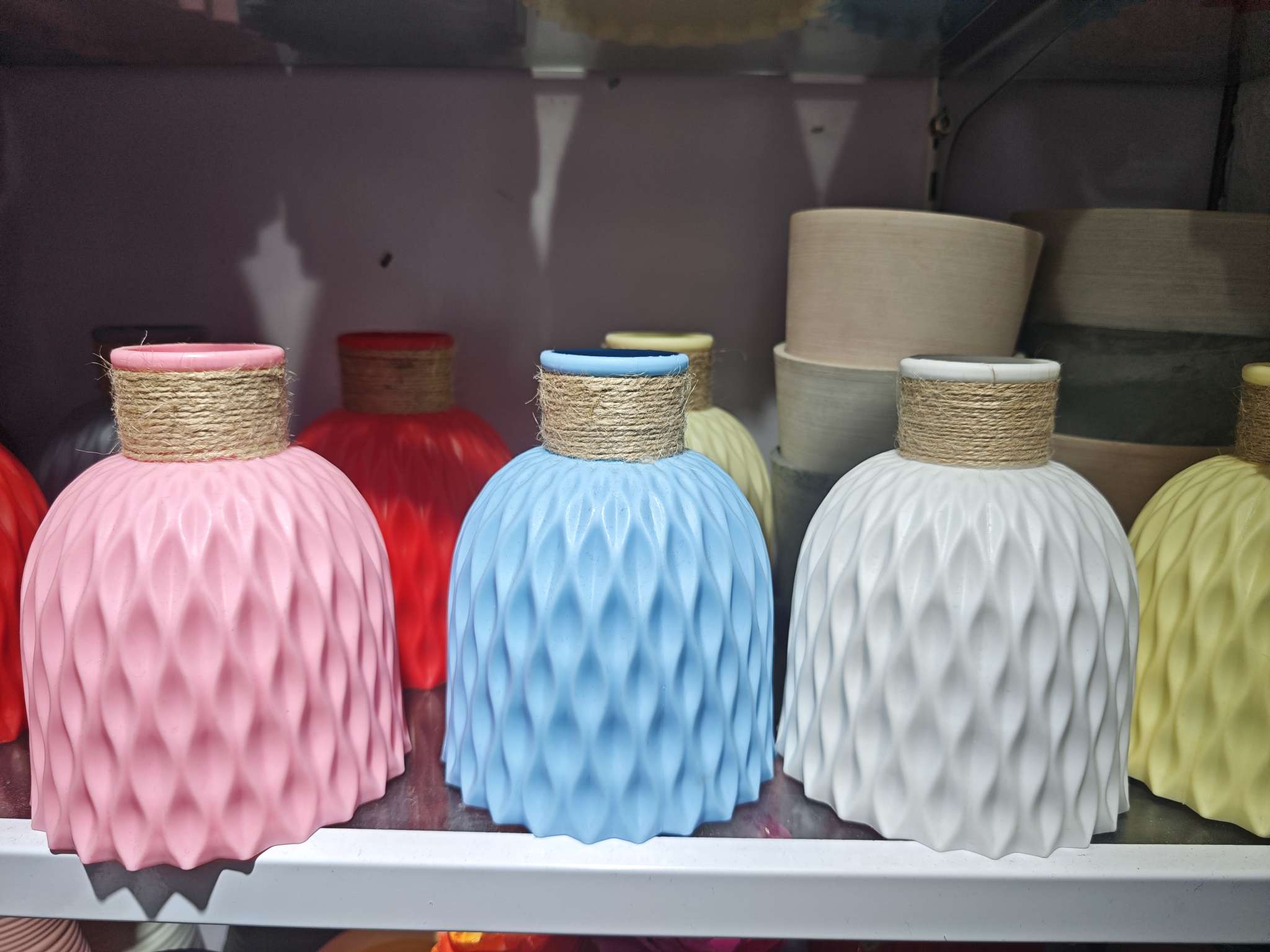 Plastic artificial flowers, artificial flower desktop ornaments, imitation ceramic plastic vases detail image 4