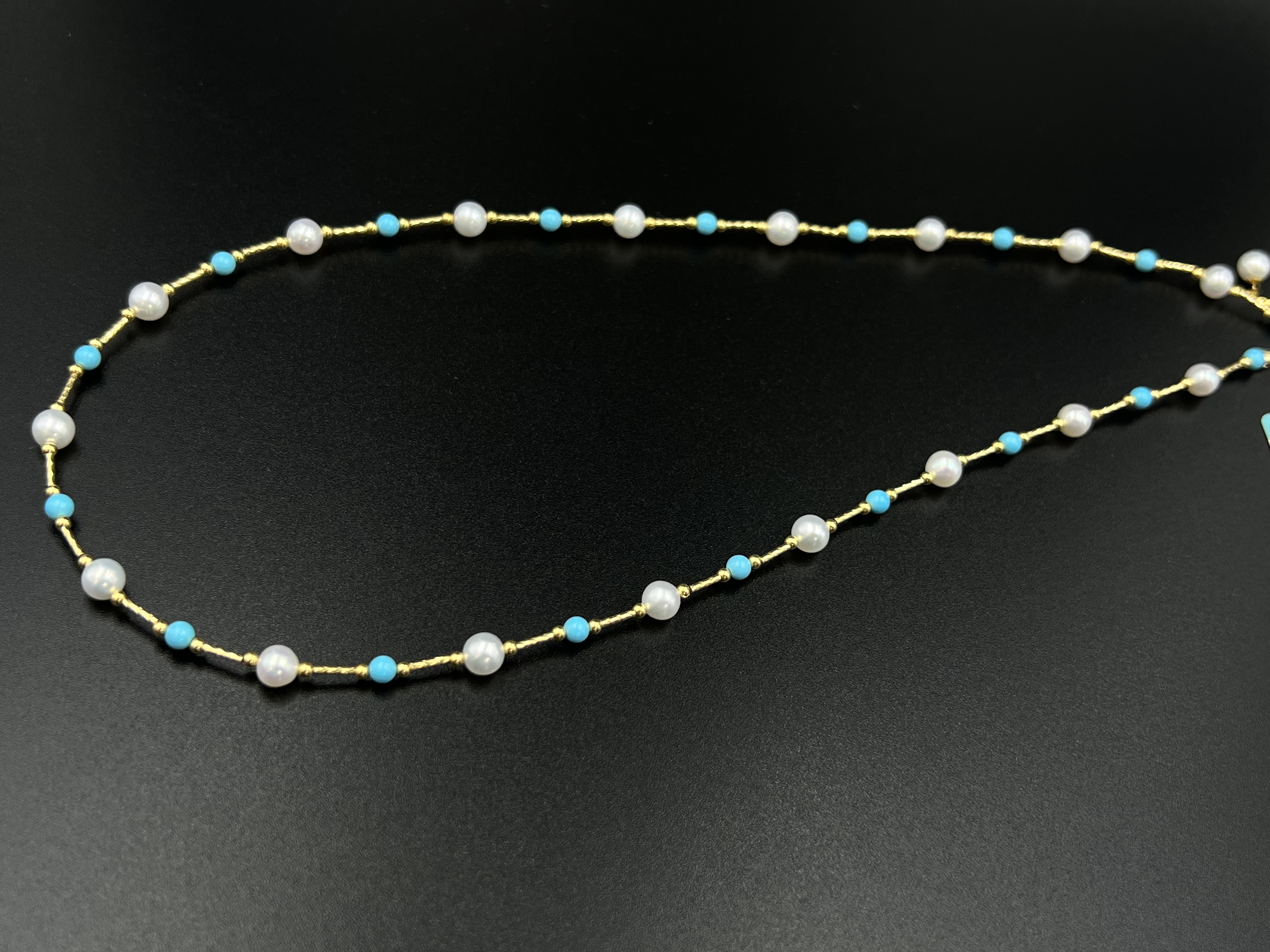 An 18K gold pearl necklace paired with turquoise, a fashionable and trendy pearl accessory detail image 3
