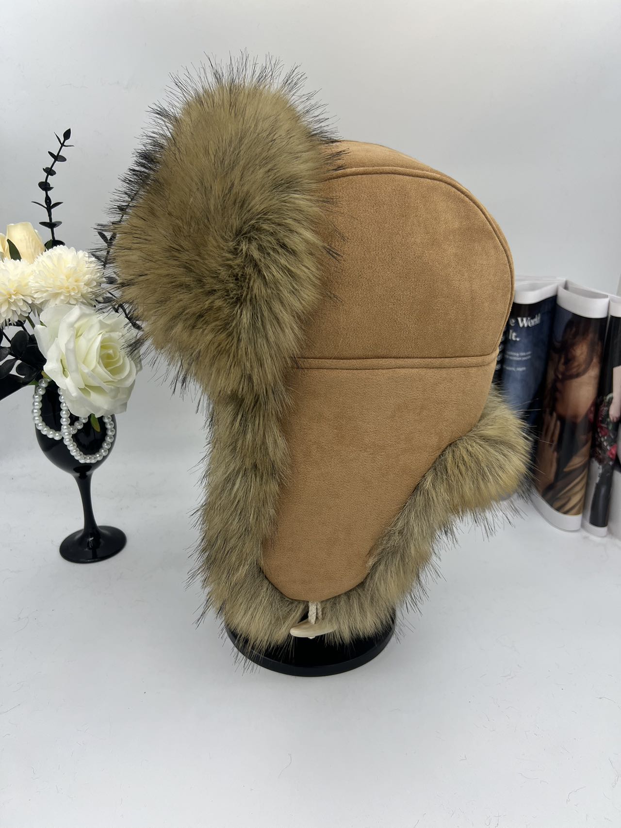 Leopard-print fluffy riding ear-protecting cap for women, thickened and warm outdoor flight cap for autumn and winter, trendy and fashionable Application Scenario