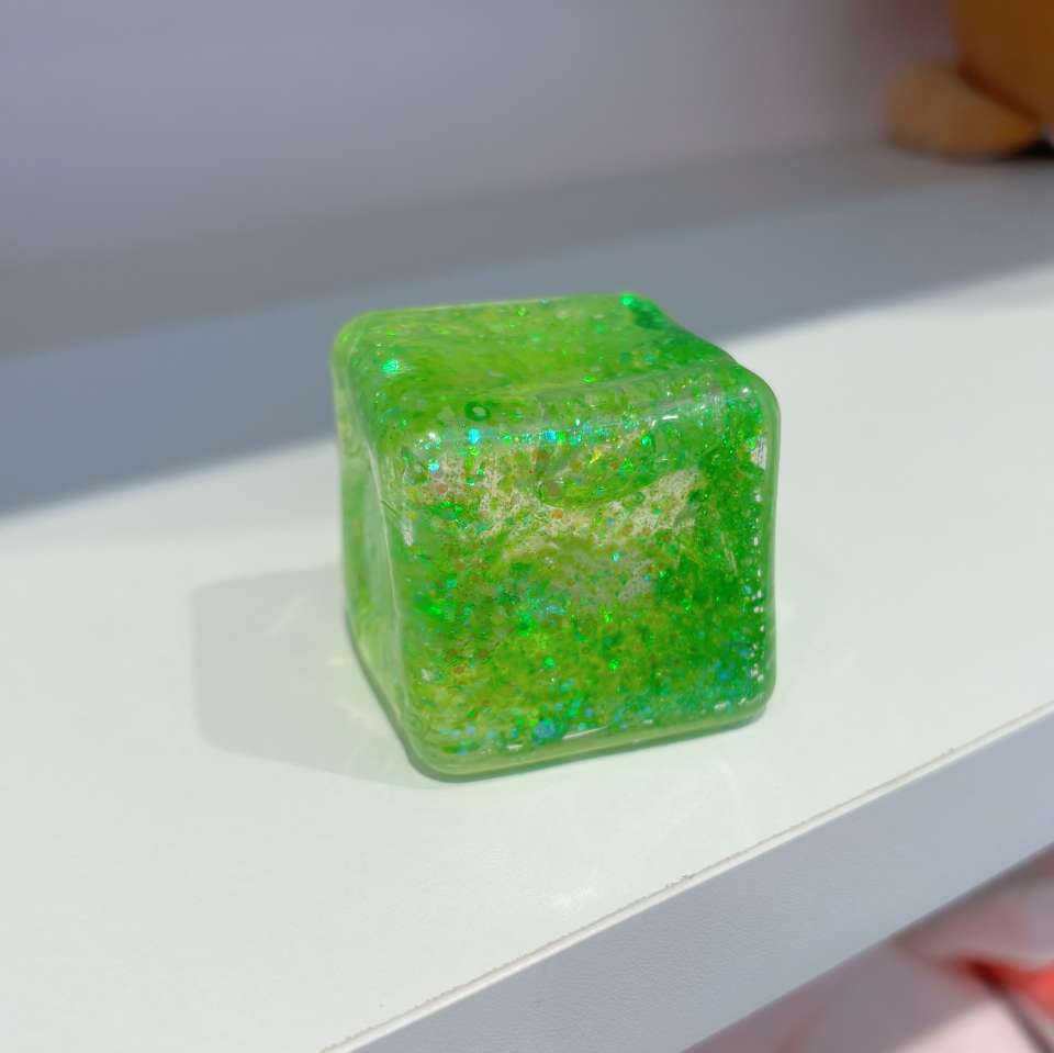 Cross-border best-selling ice cube maltose kneading stress-relieving toys, the same style as the popular flour ball slow rebound kneading fun toys Item Picture