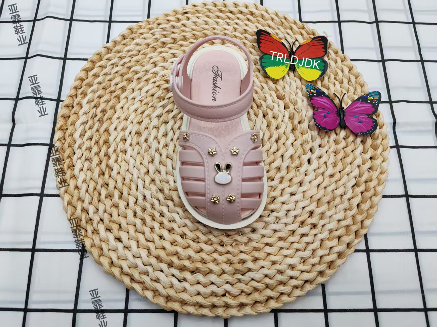 Children's metal rabbit adjustable buckle strap, fashionable and versatile flat children's sandals thumbnail