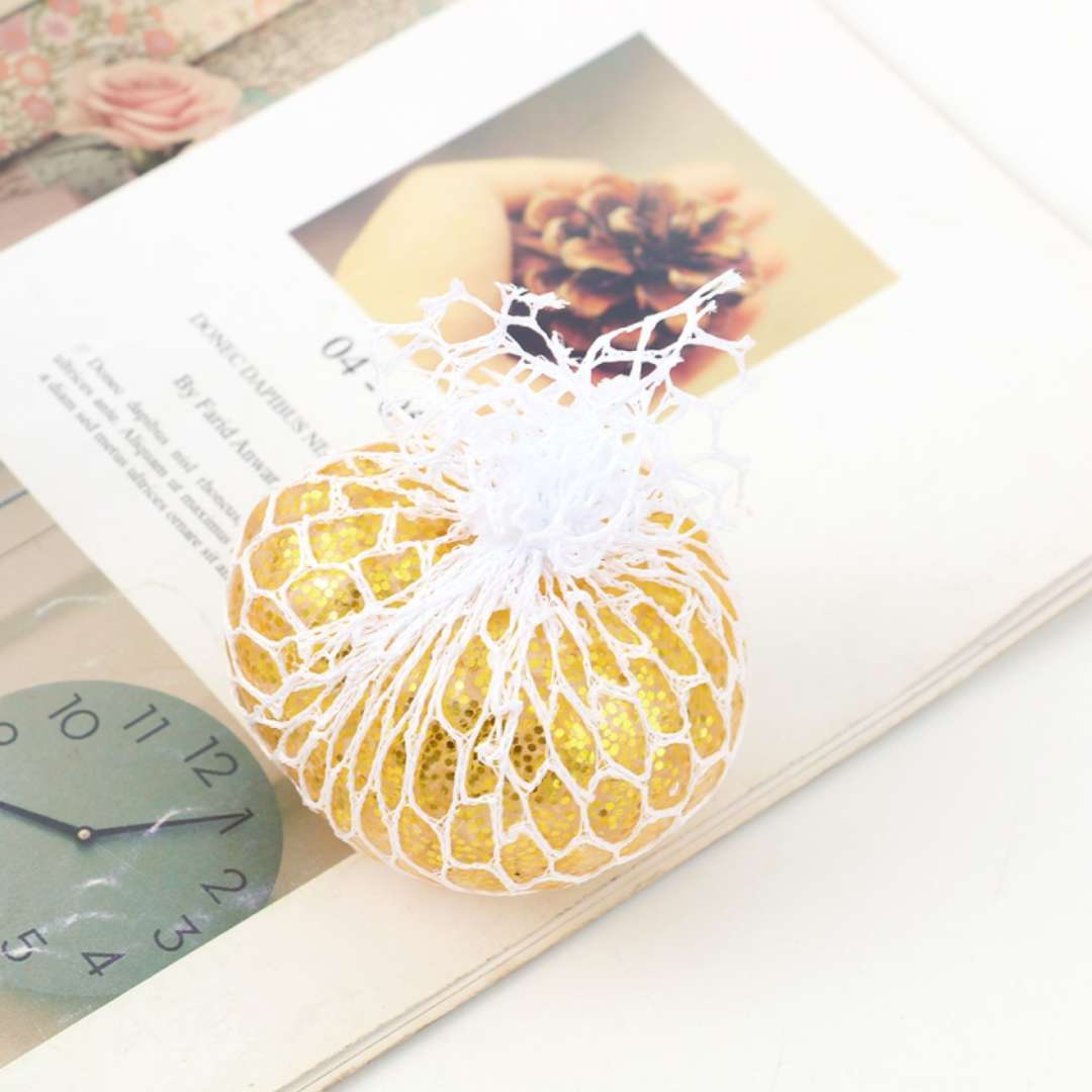 Golden powder grape balls, stress-relieving magic tools, venting balls, stress-relieving pranks, small toys, children's pinching fun, street stall toys, wholesale toys Specification image