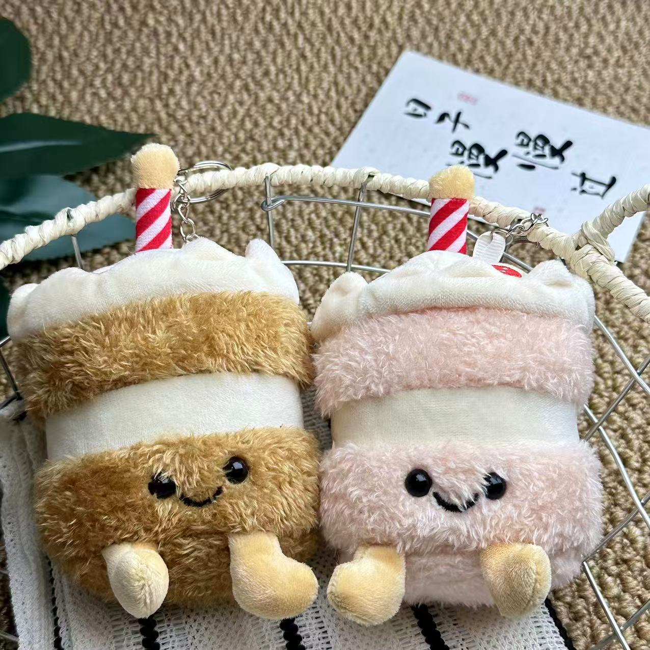 Wholesale of cute and adorable cake grabblers, cartoon plush toys, figurines, bag hangers, and plush doll hangers Specification image