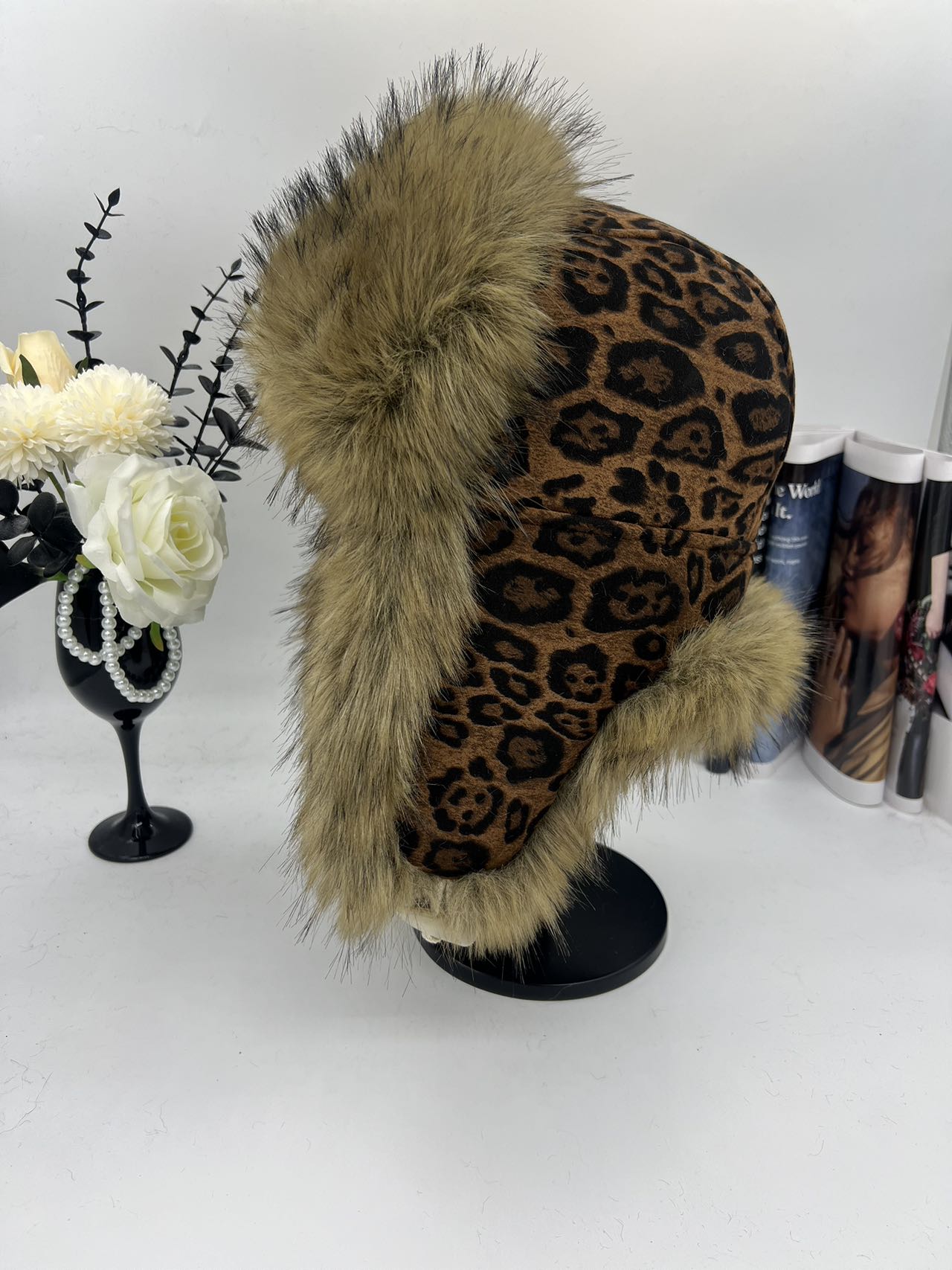 Leopard-print fluffy riding ear-protecting cap for women, thickened and warm outdoor flight cap for autumn and winter, trendy and fashionable Item Picture