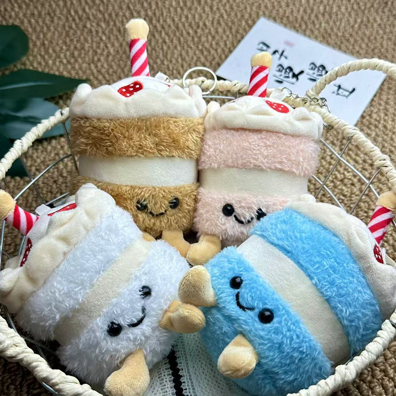 Wholesale of cute and adorable cake grabblers, cartoon plush toys, figurines, bag hangers, and plush doll hangers