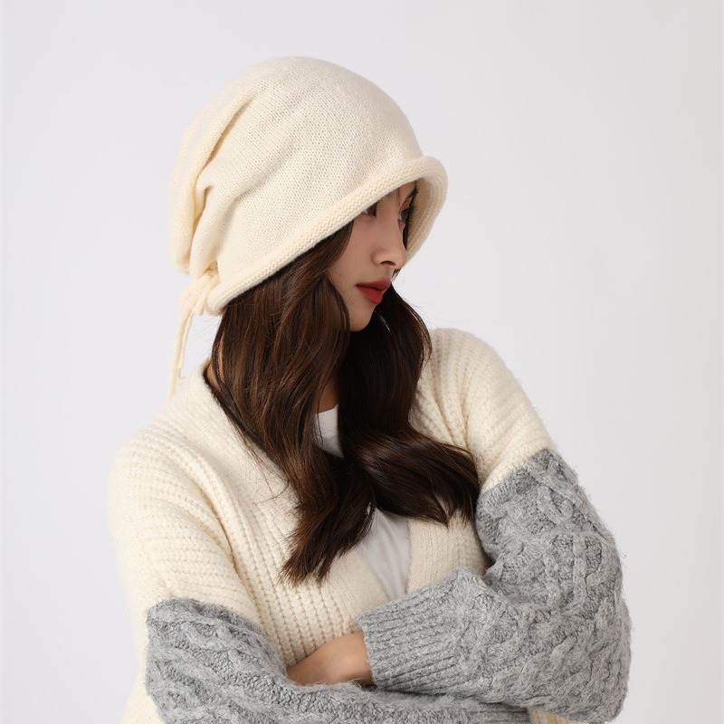 The popular "Dui Dui Hat" is a Japanese-style hat for autumn and winter that shows off one's face. It features a small bun, a cold hat with a big head and a drawstring, rolled-up edge knitted woolen hat Item Picture