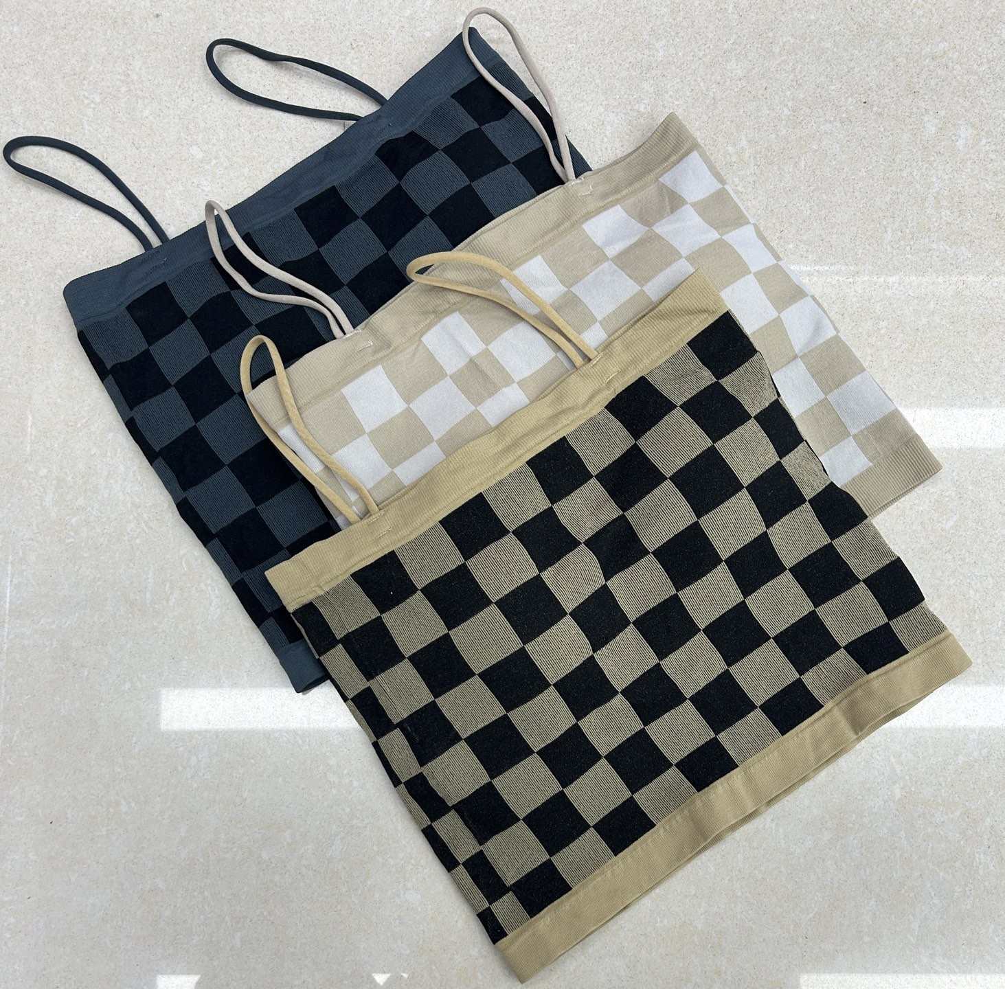 Clearance stock: Small halter tank top, women's inner layer with a bra pad, wrapped base layer, hot girl's short checkered strapless top, sexy women's halter Application Scenario