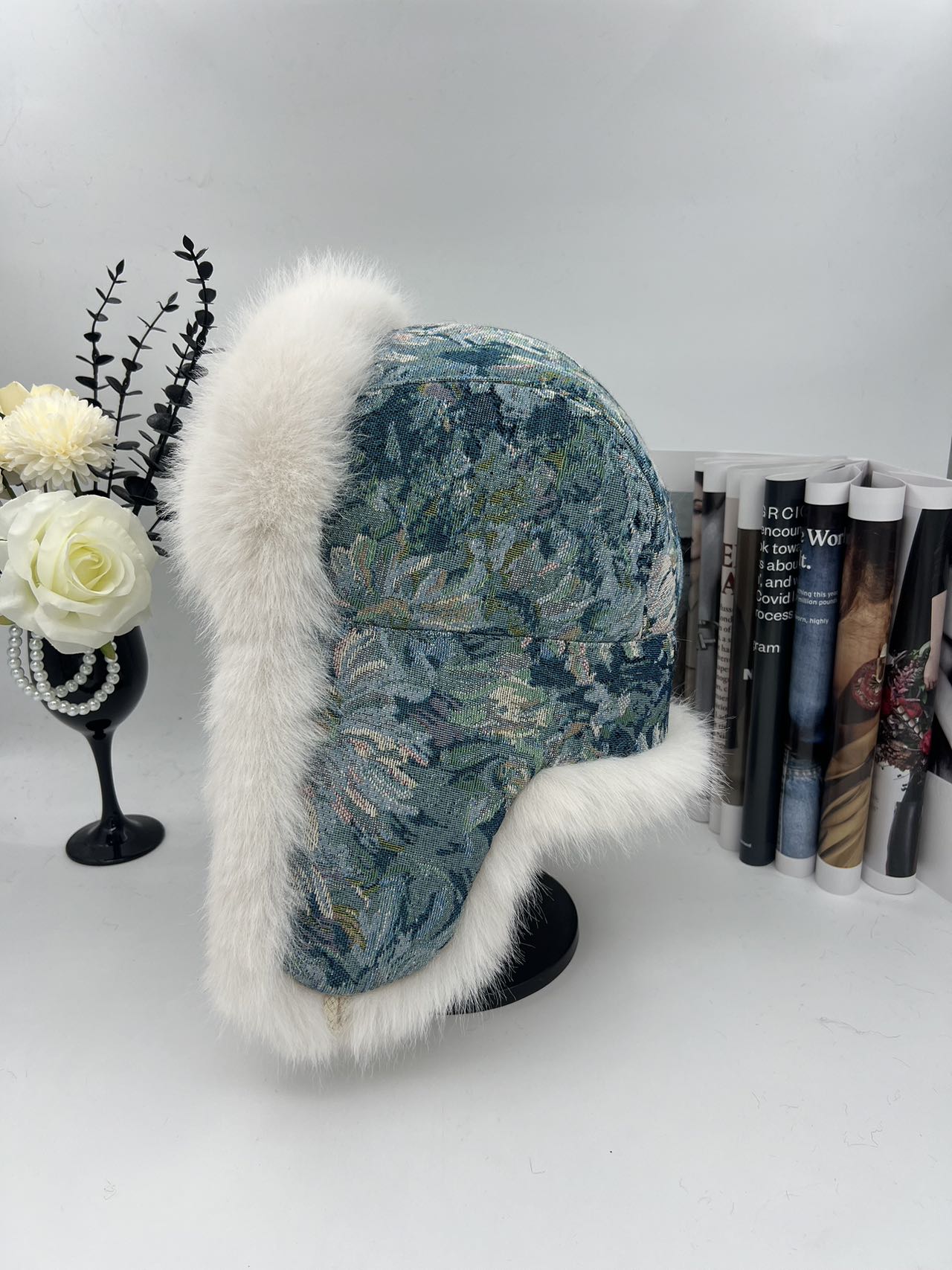 Floral gold winter fleece thickened windproof cycling and skiing cap, cold-proof Lei Feng cap, outdoor warm hat, magic headscarf details Picture