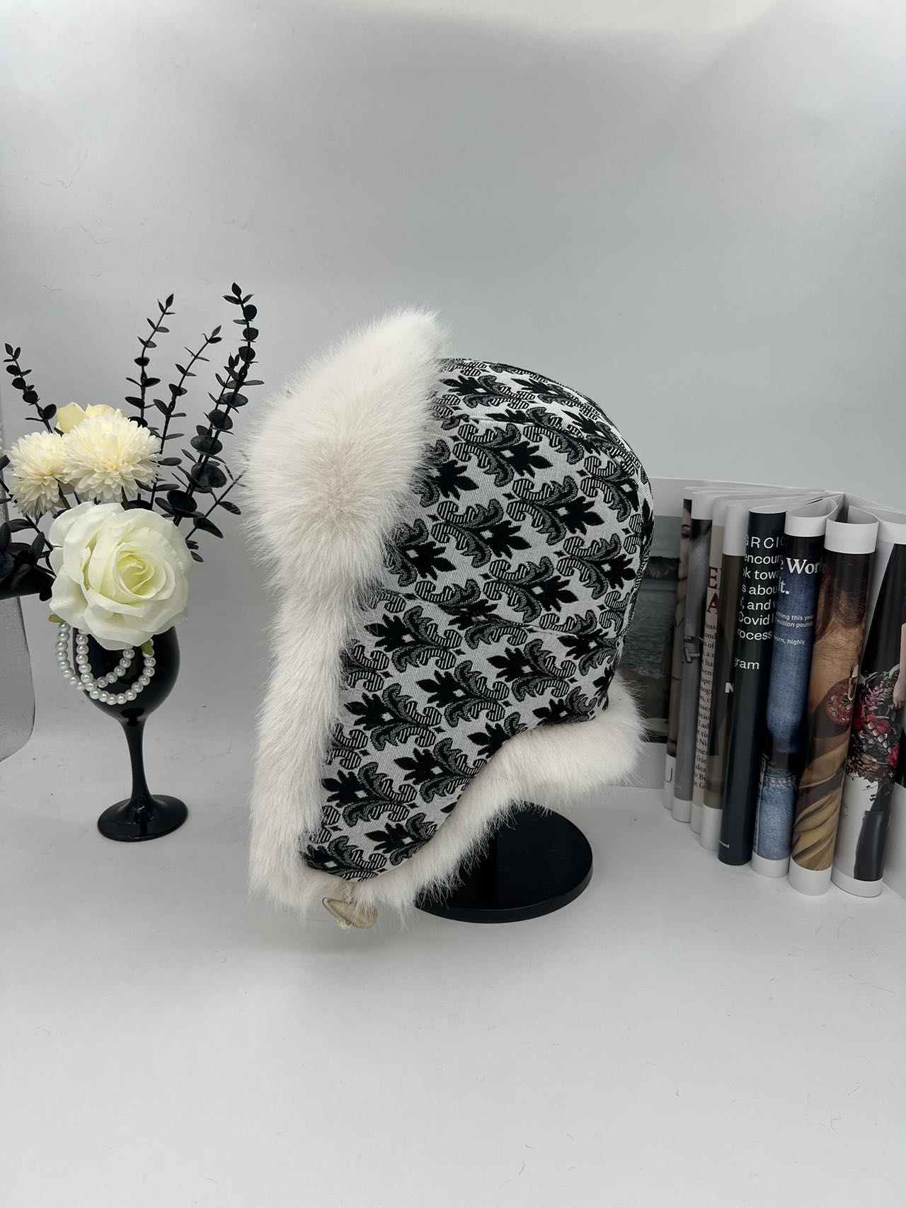 Floral gold winter fleece thickened windproof cycling and skiing cap, cold-proof Lei Feng cap, outdoor warm hat, magic headscarf Item Picture
