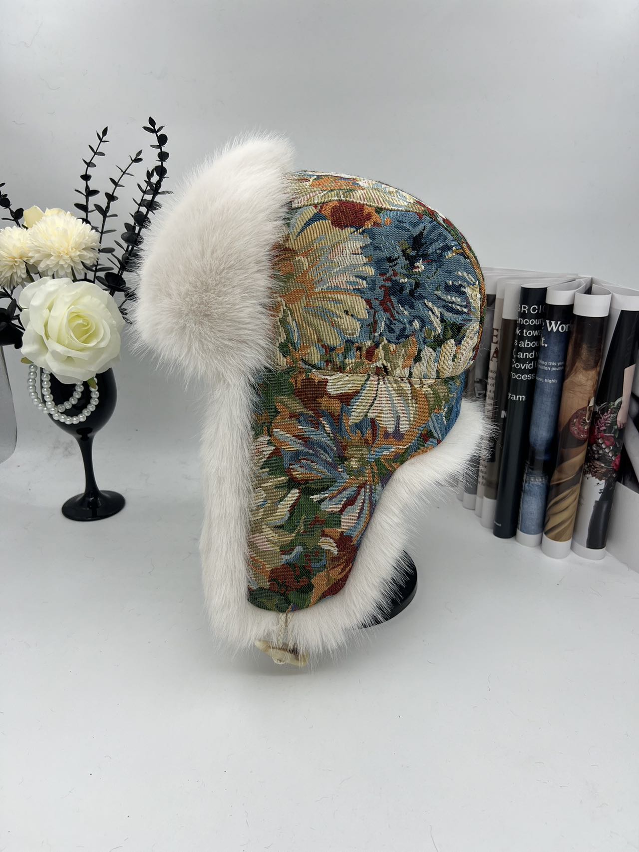 Floral gold winter fleece thickened windproof cycling and skiing cap, cold-proof Lei Feng cap, outdoor warm hat, magic headscarf Application Scenario