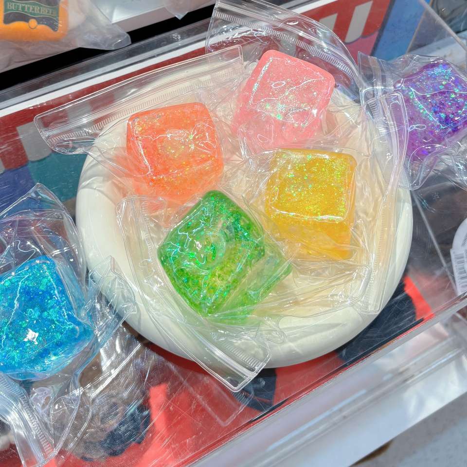 Cross-border best-selling ice cube maltose kneading stress-relieving toys, the same style as the popular flour ball slow rebound kneading fun toys detail image 3