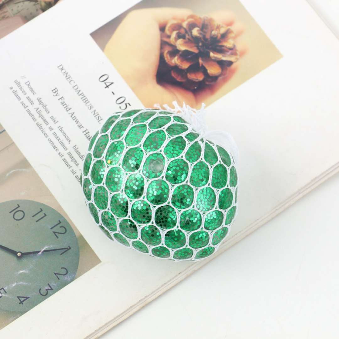 Golden powder grape balls, stress-relieving magic tools, venting balls, stress-relieving pranks, small toys, children's pinching fun, street stall toys, wholesale toys Application Scenario