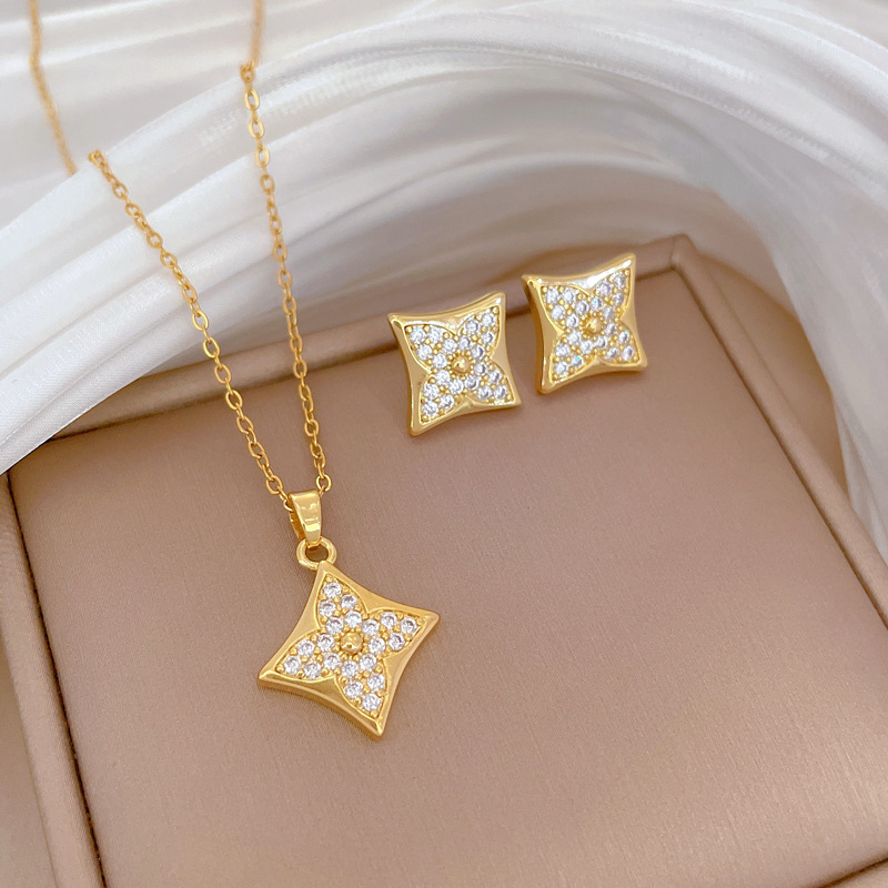 【 Titanium Steel 】 Necklace and earring set, light luxury diamond-shaped four-leaf flower full diamond, personalized and elegant banquet earrings and necklace set