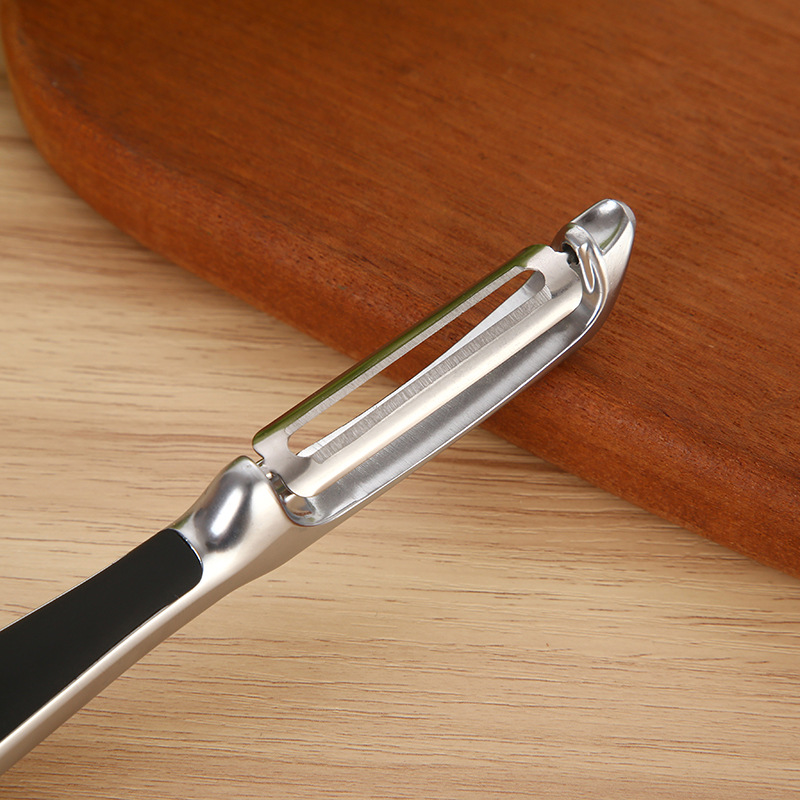 Creative new zinc alloy peeler for home kitchen, potato peeler, fruit and vegetable peeler god Application Scenario