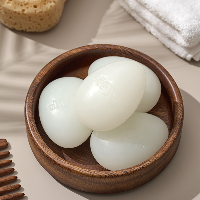 maxi limpio Natural Coconut Oil Handmade Soap for Cleansing, Bathing, washing and Bathing, as a souvenir coconut soap Application Scenario