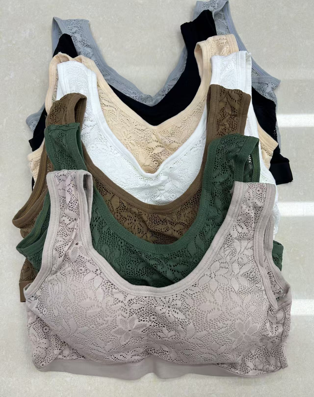 Ladies' vests in stock for export, sexy lace cup noodles, broadband vests, and fixed chest pads Specification drawing