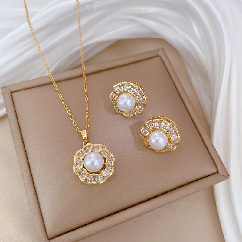 【 Titanium Steel 】 Necklace and earring set, light luxury and heavy industry, full of pearls and diamonds, personalized and elegant banquet earrings and necklaces