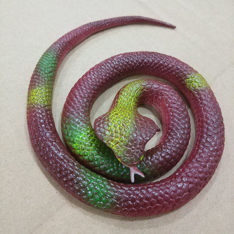 Rubber snakes 75cm toy snakes are selling well. They are realistic prank and scary toys. Creative soft rubber snakes and toy lizards are available at street stalls detail image 11