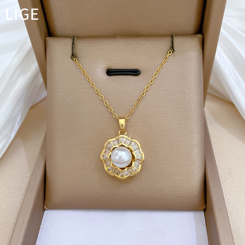 【 Titanium Steel 】 Necklace and earring set, light luxury and heavy industry, full of pearls and diamonds, personalized and elegant banquet earrings and necklaces Application Scenario