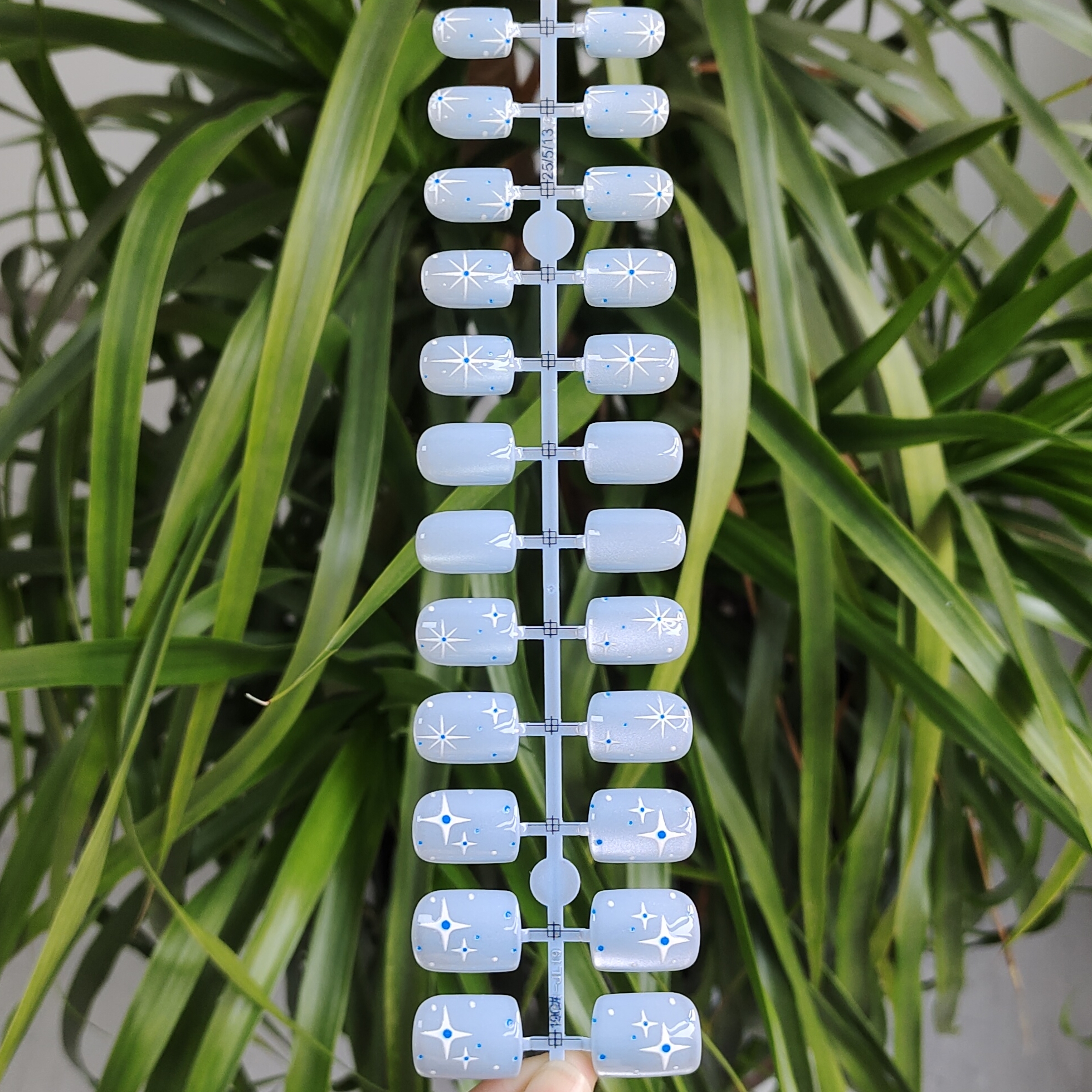 24片 装 短方形指甲可拆卸穿戴美甲片 蓝底白色星星图案