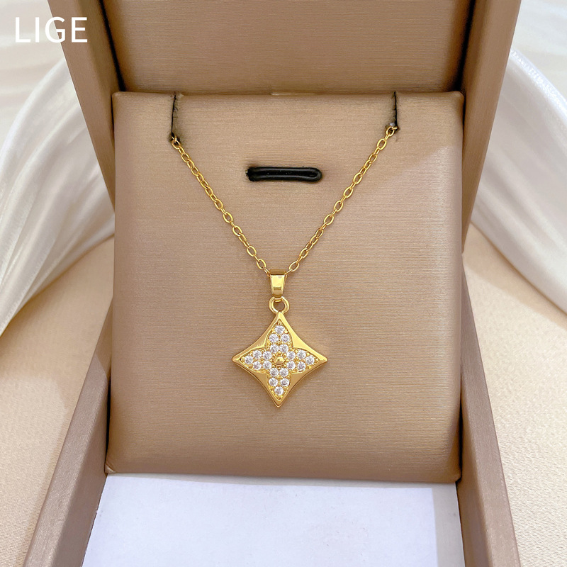 【 Titanium Steel 】 Necklace and earring set, light luxury diamond-shaped four-leaf flower full diamond, personalized and elegant banquet earrings and necklace set Application Scenario