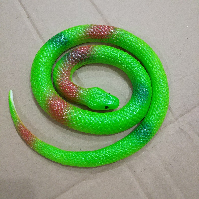 Rubber snakes 75cm toy snakes are selling well. They are realistic prank and scary toys. Creative soft rubber snakes and toy lizards are available at street stalls detail image 8