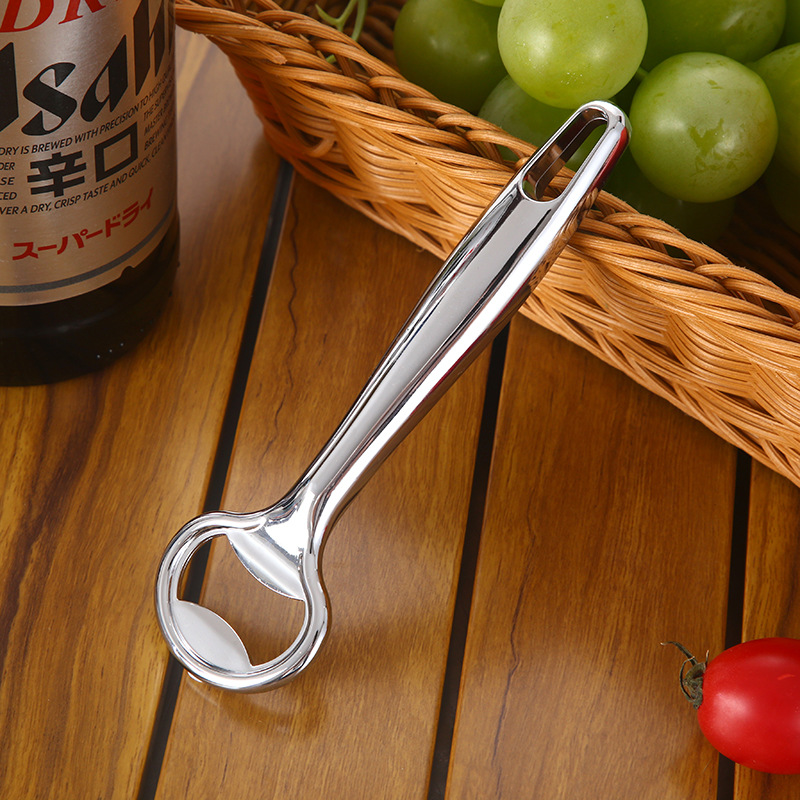 Creative new zinc alloy beer opening portable bottle opener for home use Application Scenario