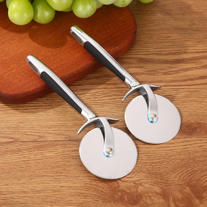Creative new zinc alloy pizza knife, pizza kitchen baking tool, roller knife, cake and pastry cutter