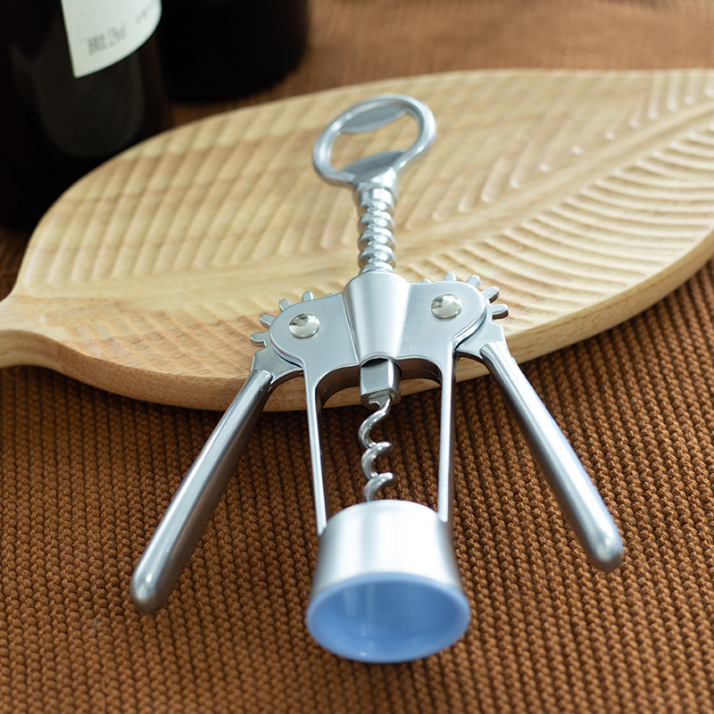 Creative new zinc alloy wine bottle opener, a wine bottle opening tool Application Scenario