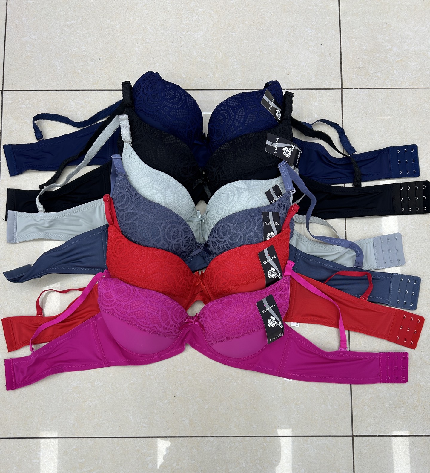 The six-color sexy gathering bra for large-sized women exported to Europe, America and Africa features lace trim, lace patterns and butterfly decorations on the cup Item Picture