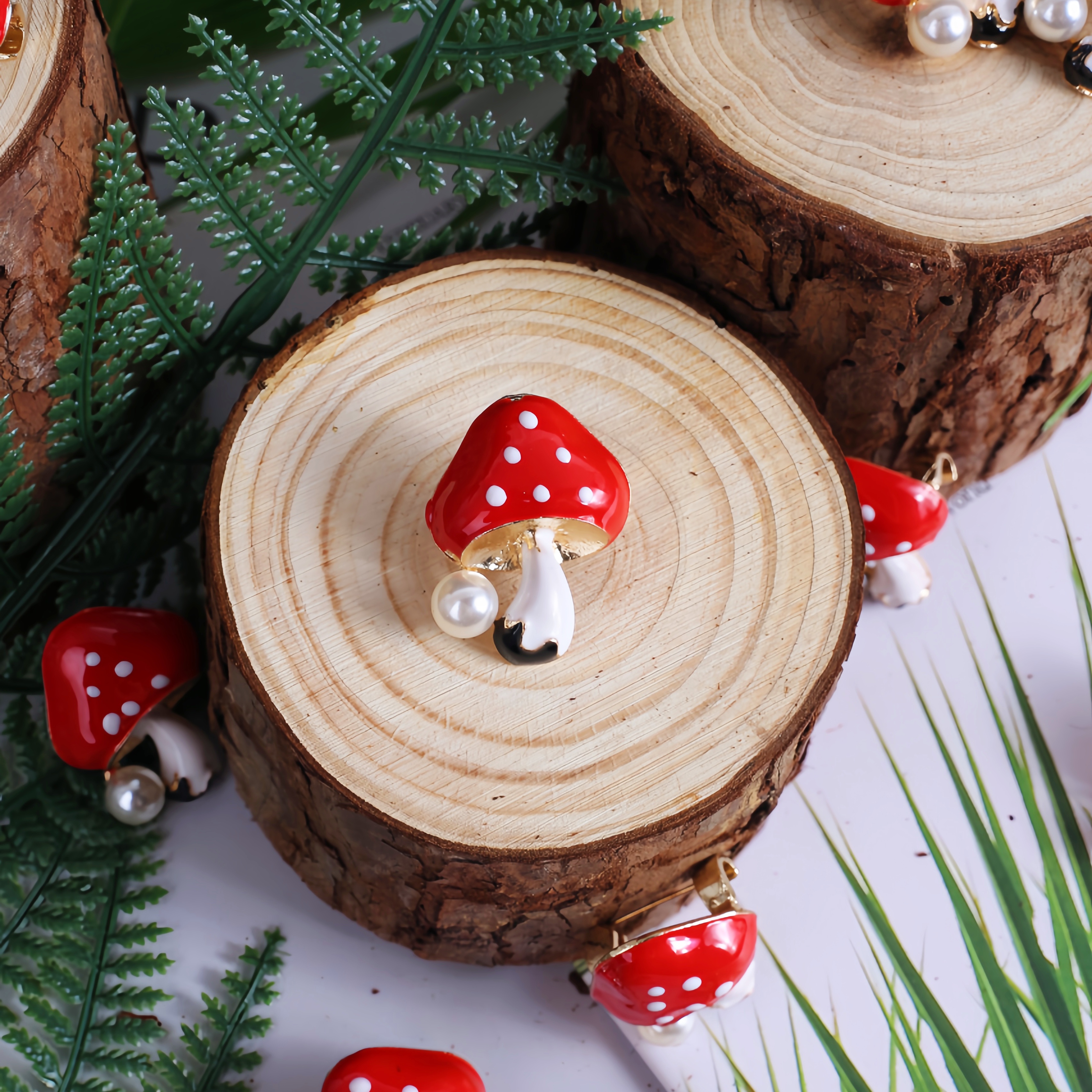 新款跨境卡通滴油蘑菇胸针卡通滴油蘑菇胸针时尚可爱小领针简约珍珠别针精美百搭袖口领扣小配饰品可爱滴油小蘑菇胸花厂家直供