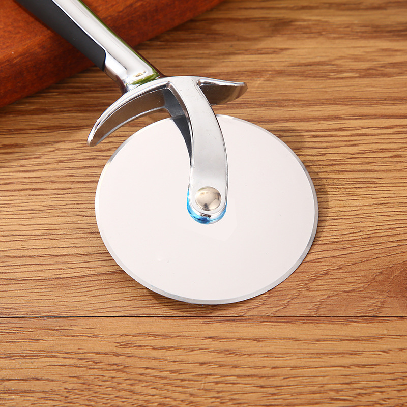 Creative new zinc alloy pizza knife, pizza kitchen baking tool, roller knife, cake and pastry cutter Specification image