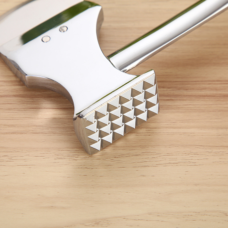 Creative new zinc alloy meat hammer, a multi-functional double-sided hammer for steaks and tenderloin cutlets Application Scenario