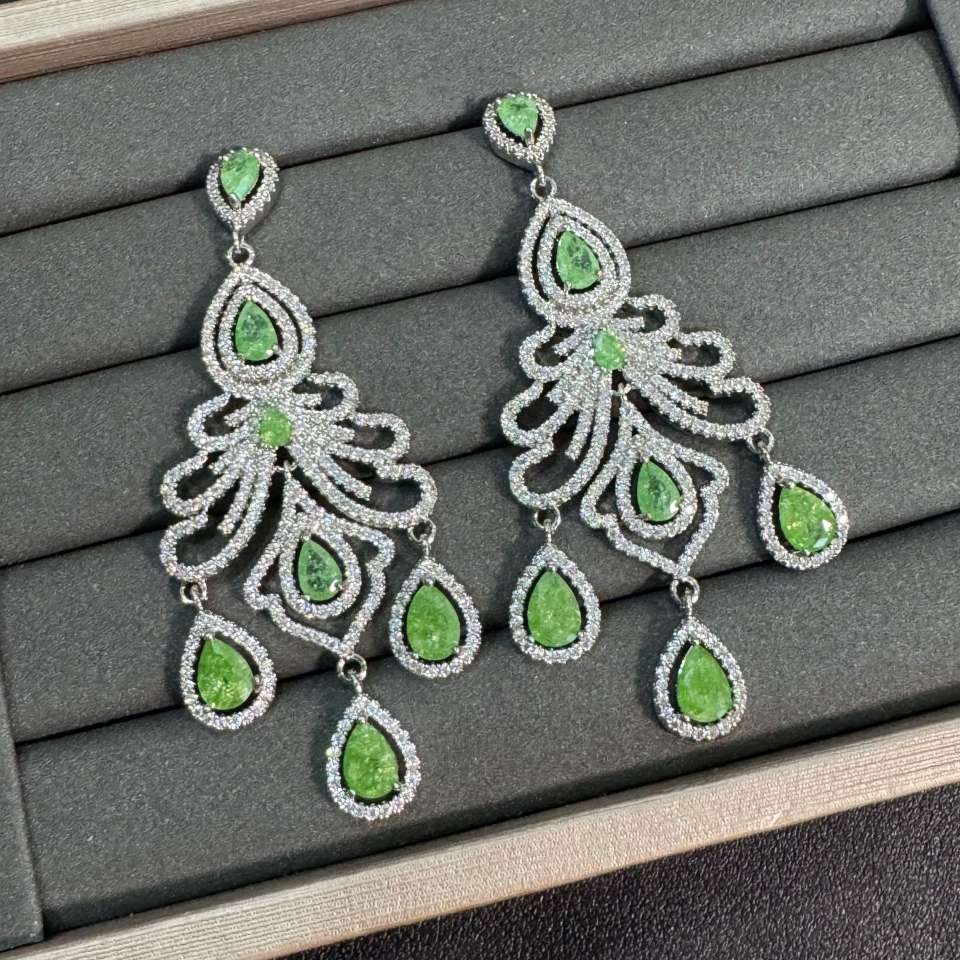 Fashionable, light luxury, grand and dynamic, light luxury zircon color layered design sense zircon earrings detail image 5