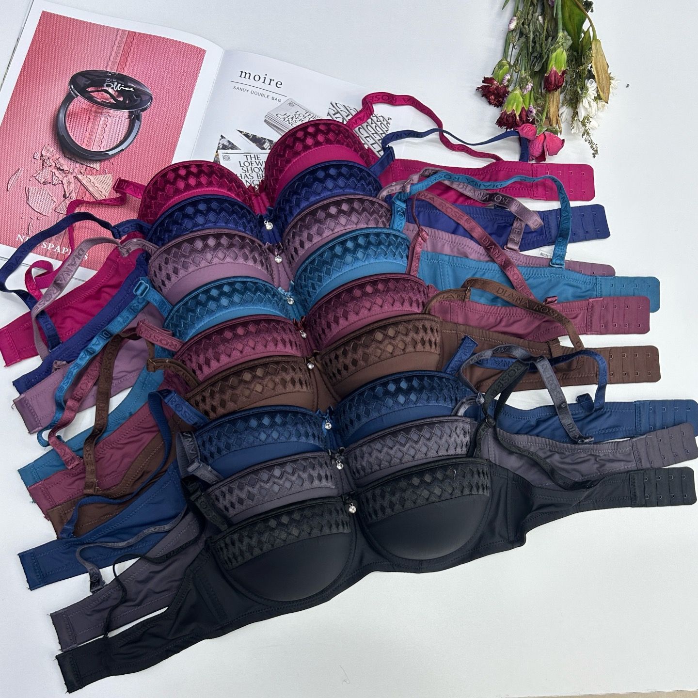 For export to Europe, America and Africa, large women's sexy bras with anti-lace edges, solid color without prints and small diamonds in the middle details Picture