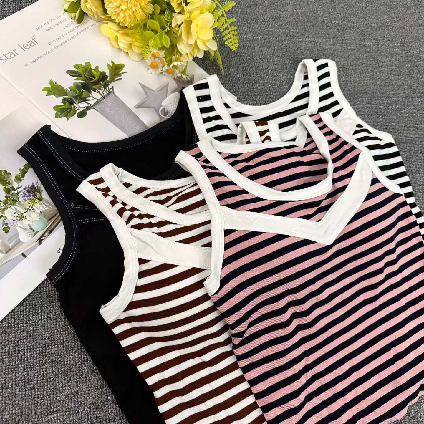 Foreign trade maintenance inventory hot girl vest, comfortable color-blocked striped I-shaped vest with chest pad, versatile sporty and beautiful back base layer, sleeveless top for outerwear Application Scenario