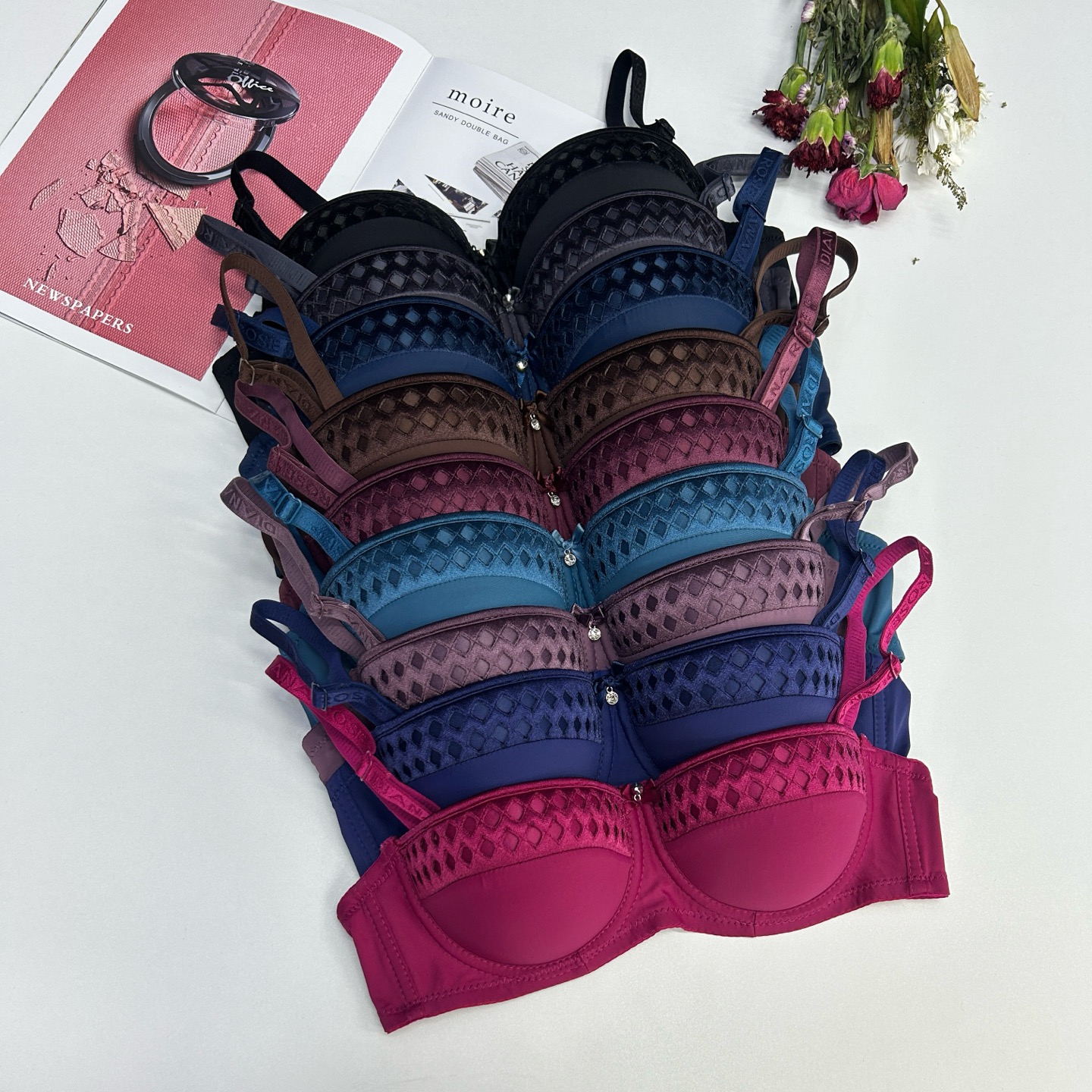 For export to Europe, America and Africa, large women's sexy bras with anti-lace edges, solid color without prints and small diamonds in the middle Application Scenario
