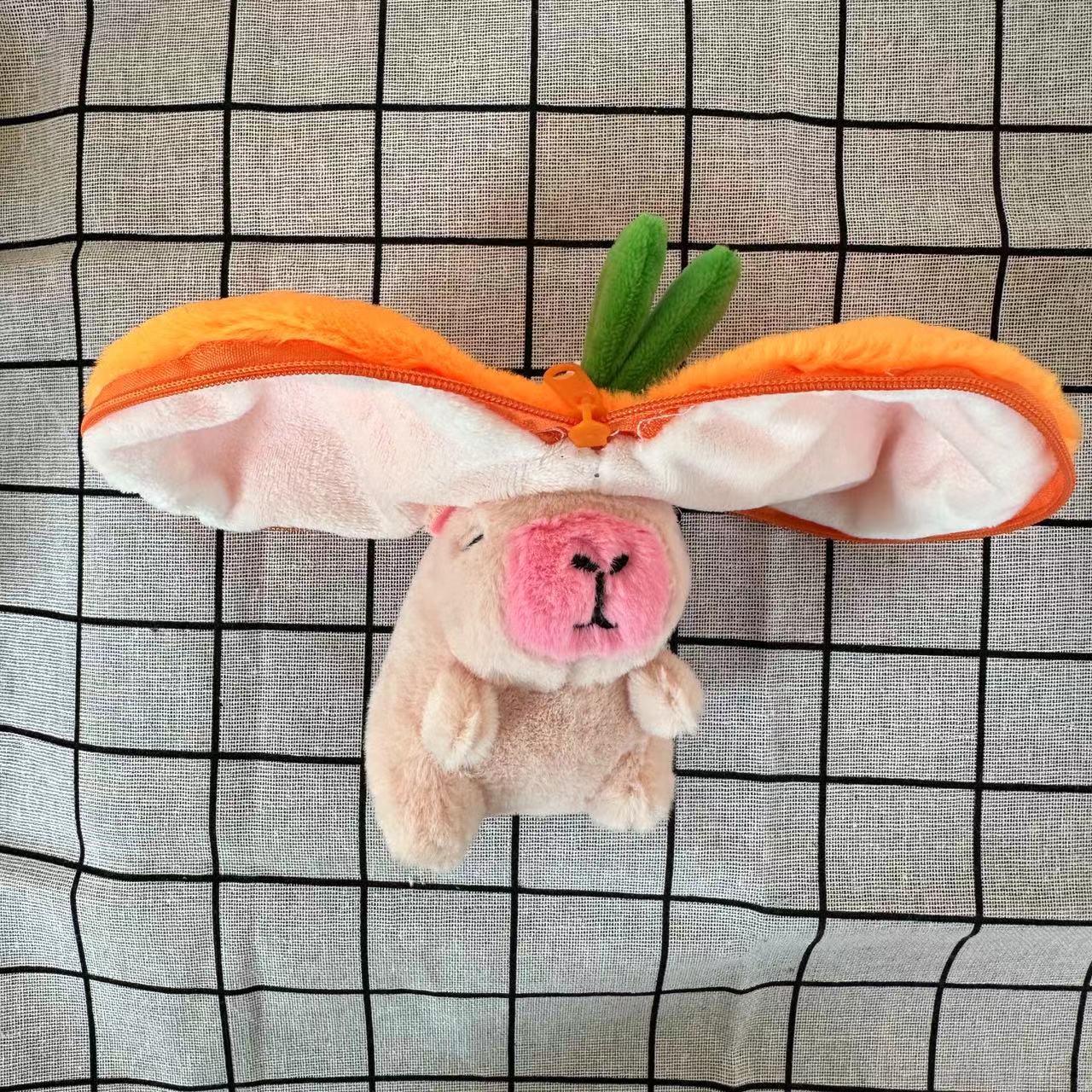 卡通变身卡皮巴拉钥匙扣变装公仔挂件毛绒玩具可爱水豚礼物批发