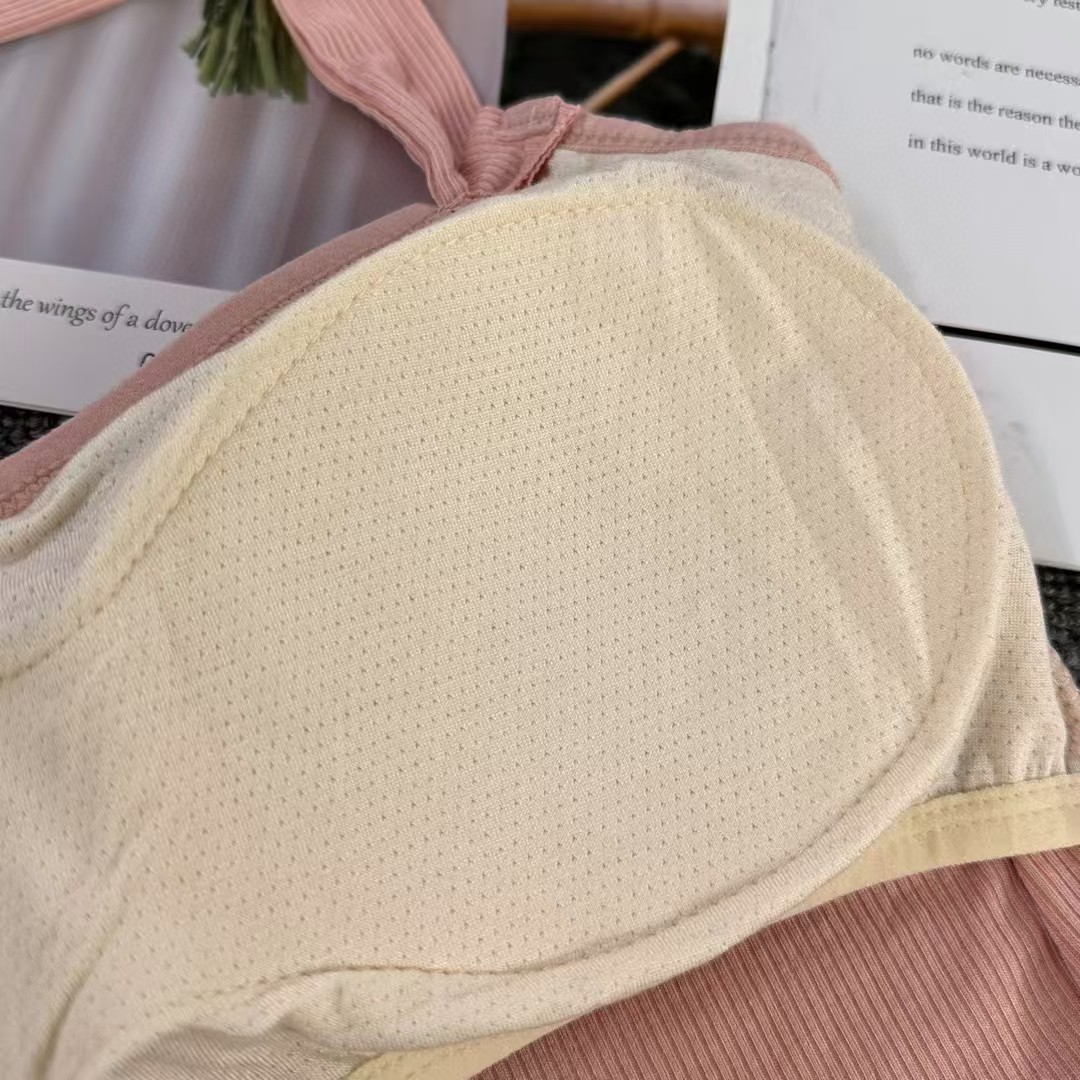 For export to Europe, America and Africa, we have in stock of seamless halter-neck vests with chest pads, halter tops and long, beautiful backless vests Item Picture