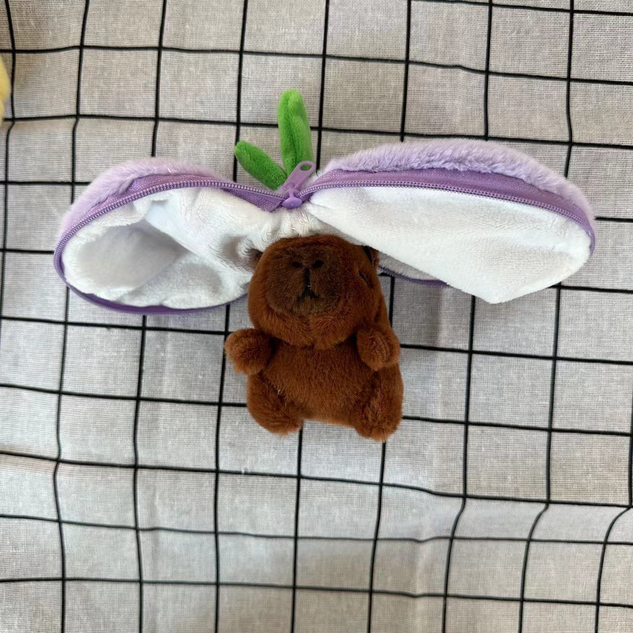 Wholesale of cartoon transformation Capibara keychains, dress-up figurines, plush toys, and cute capybara gifts Item Picture