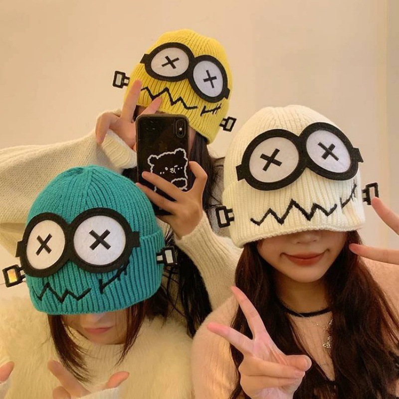 A funny knitted woolen hat for women to keep warm in autumn and winter, a cute robot with big eyes and cartoon ear-protecting hat
