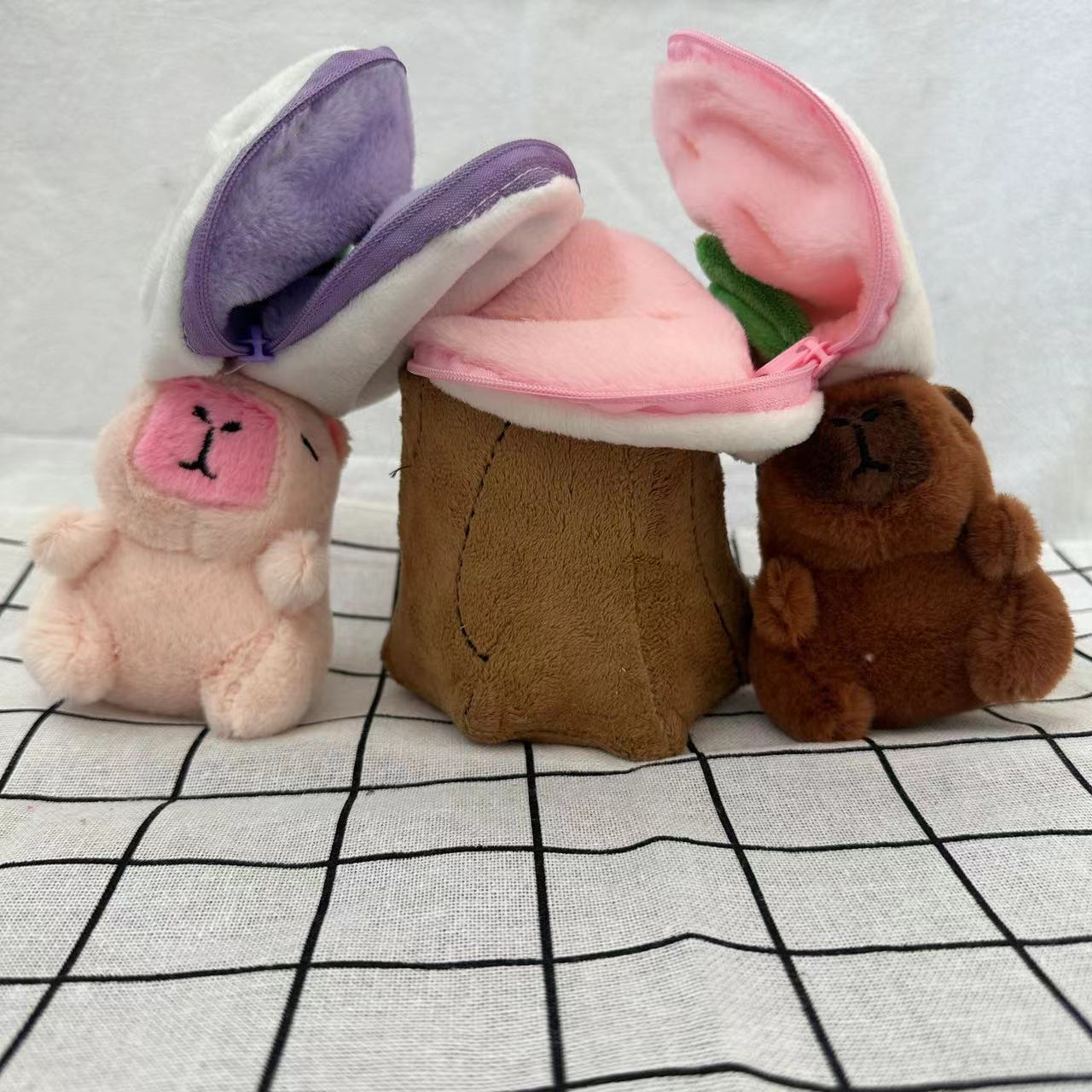 Wholesale of cartoon transformation Capibara keychains, dress-up figurines, plush toys, and cute capybara gifts Application Scenario