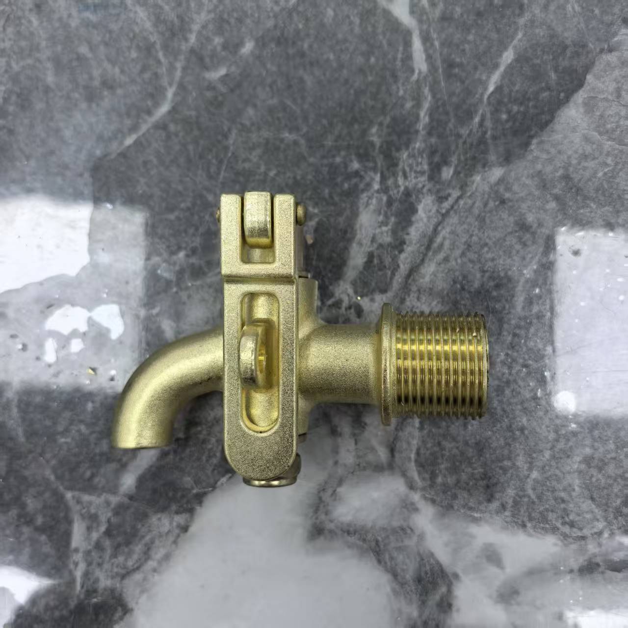 RR-TJ1226 Lockable all-copper faucet full figure