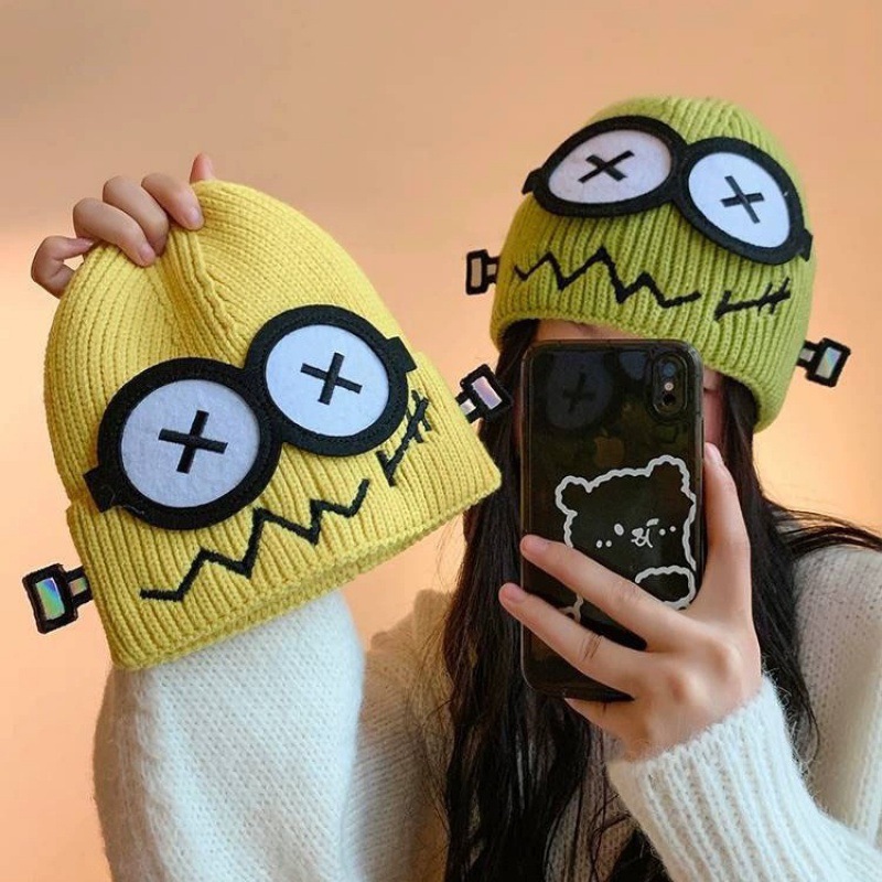 A funny knitted woolen hat for women to keep warm in autumn and winter, a cute robot with big eyes and cartoon ear-protecting hat Specification image