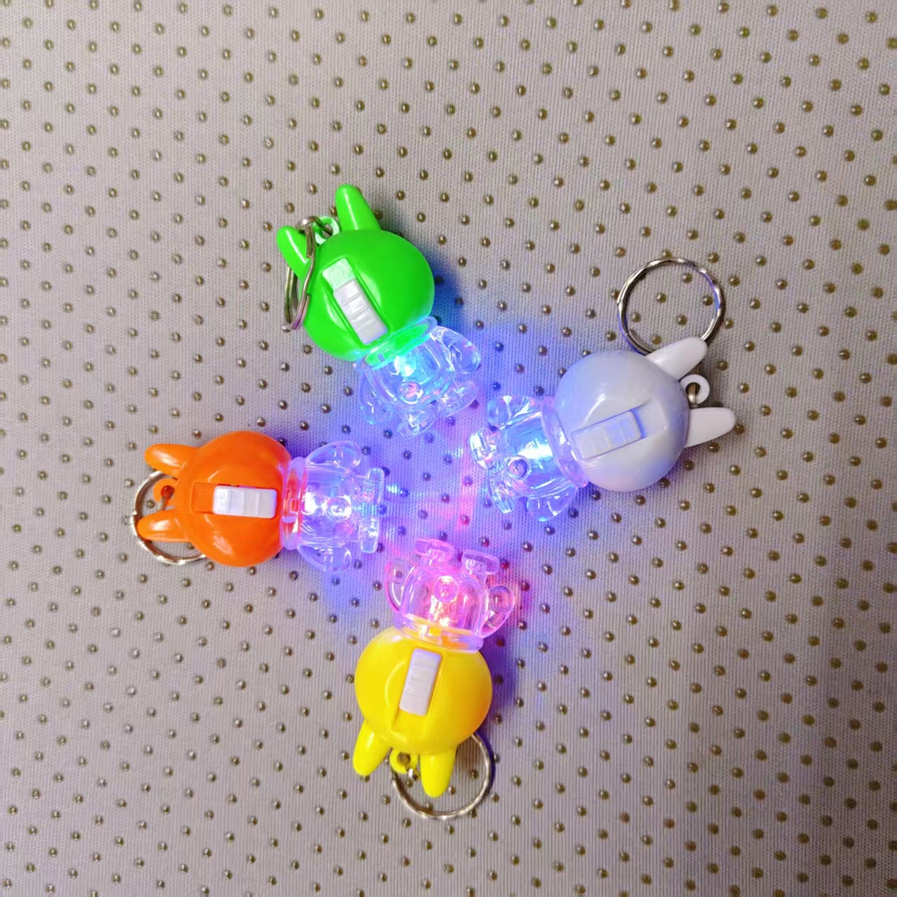 Cute rabbit-shaped keychain light, flashing toy night light, four-color adorable appearance, lighting up the little joys of daily life. Factory wholesale 201 Application Scenario