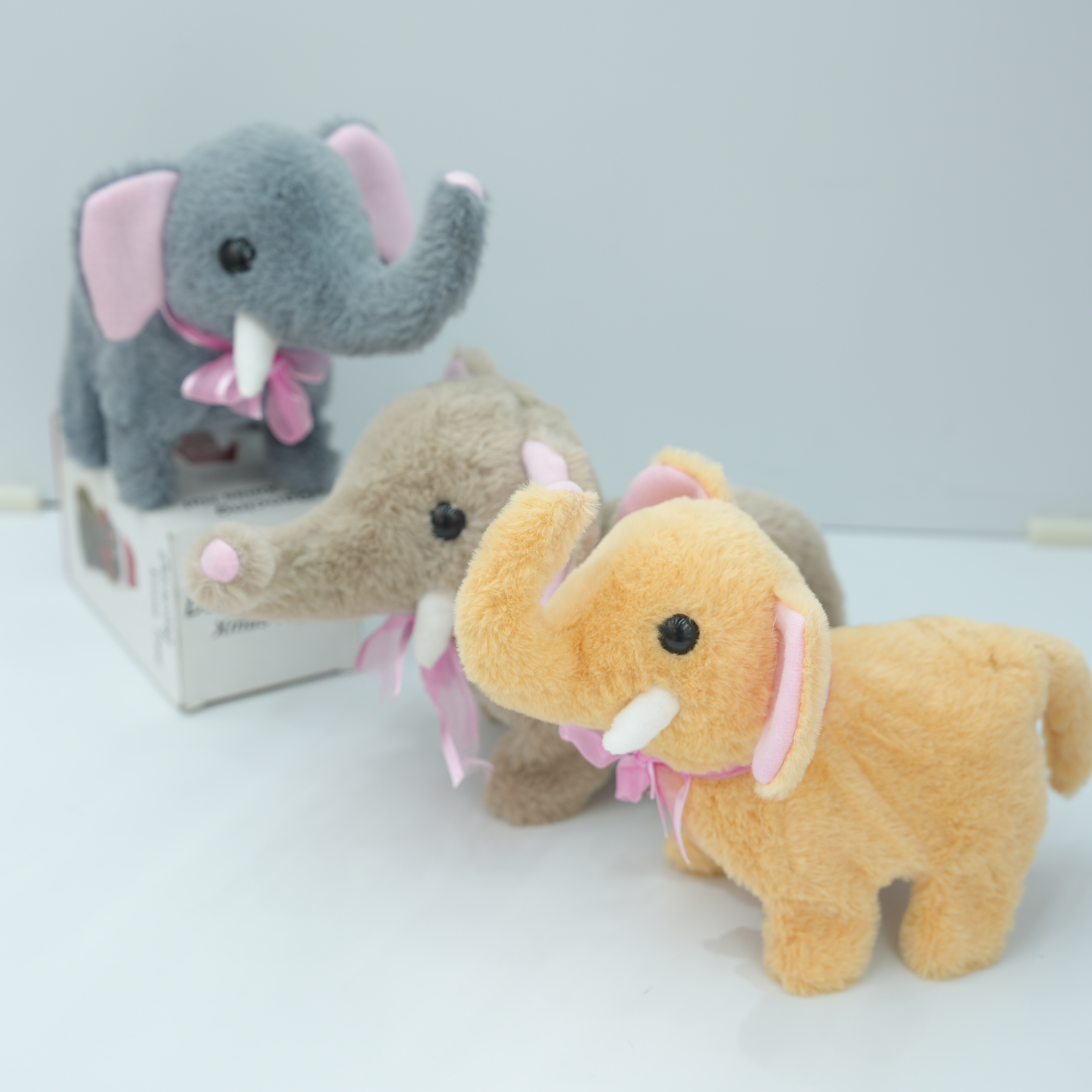 电动毛绒玩具仿真动物大象会走会叫儿童玩具玩偶电子宠物产品图