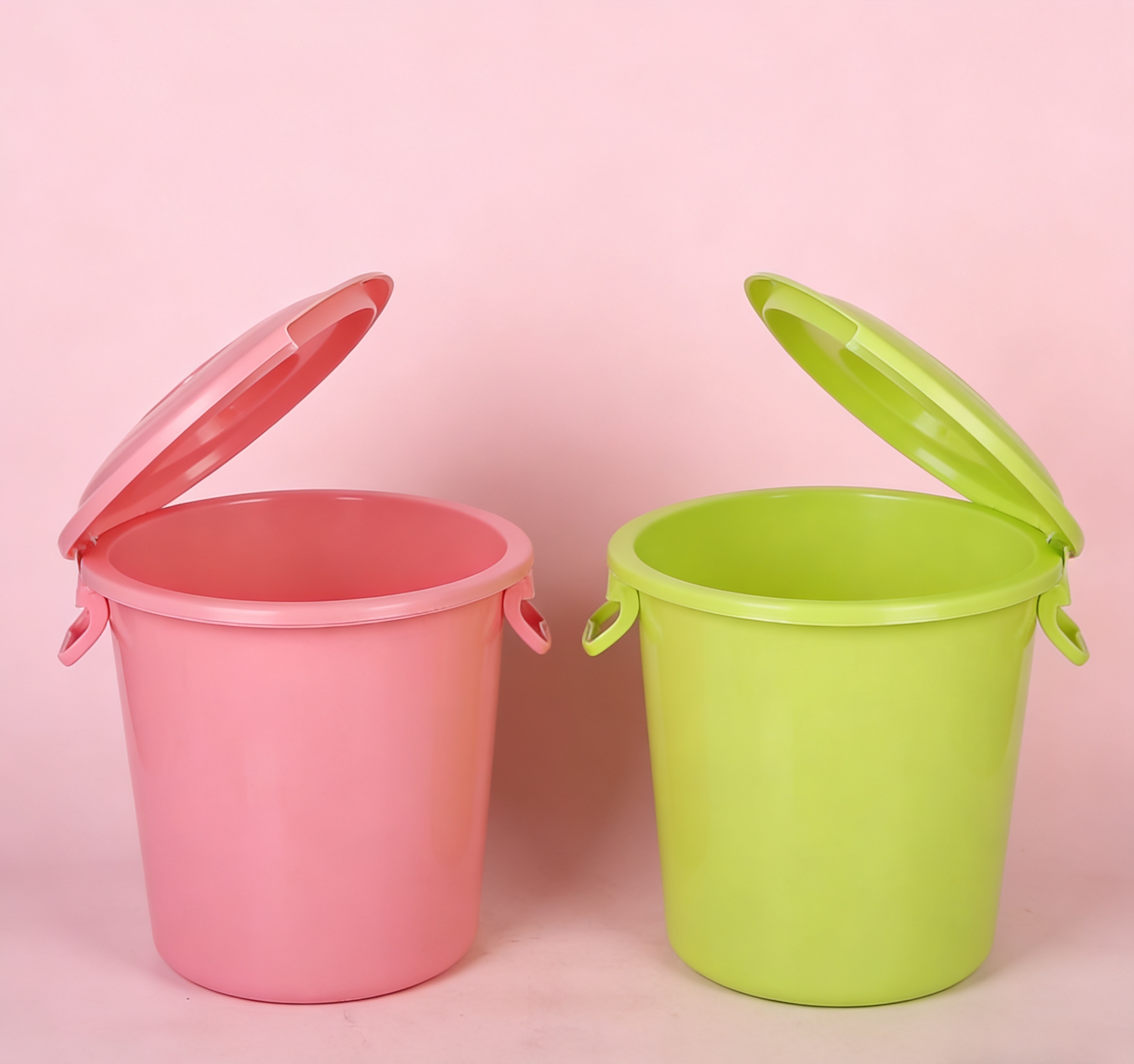 Multi-functional covered water bucket, household laundry bucket, student dormitory water storage bucket, covered plastic water bucket, household thickened water storage bucket, hand-held storage bucket wholesale Application Scenario