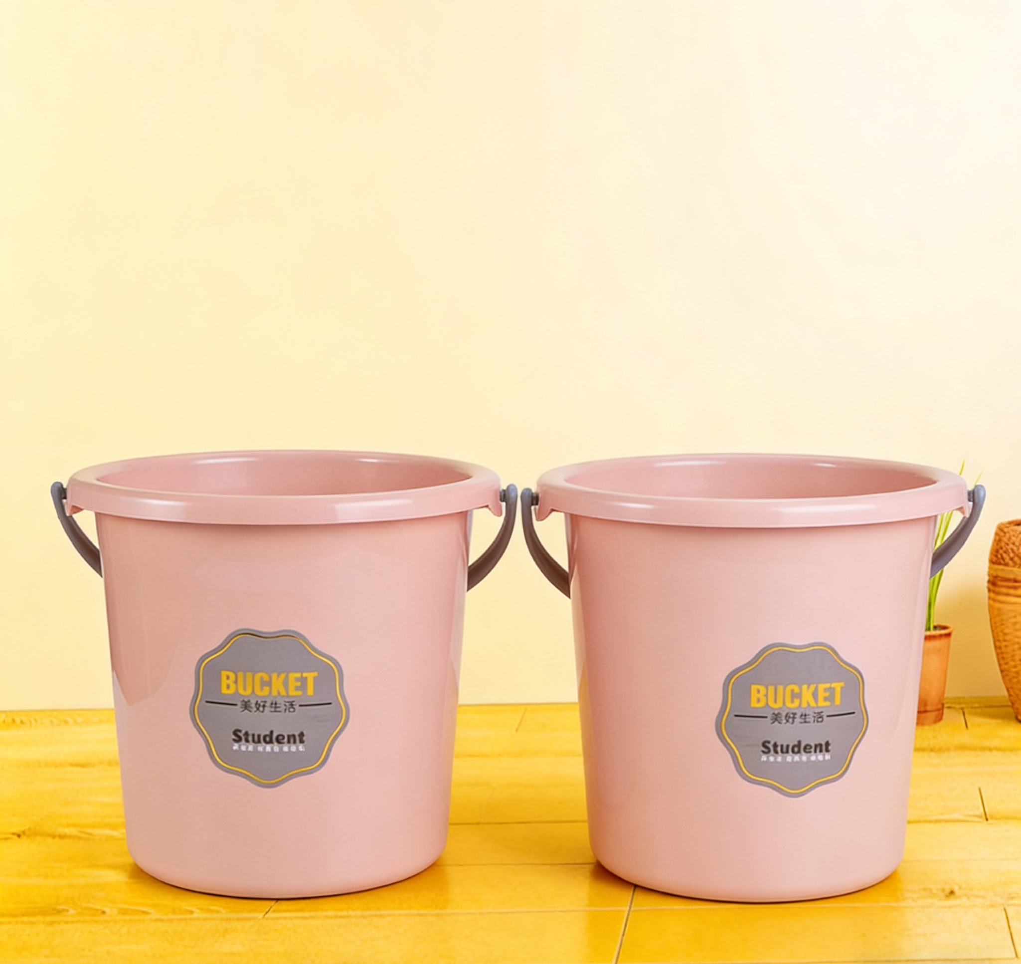 Nordic-style plastic water bucket, household thickened hand-held water storage bucket with ears, student dormitory special water bucket thickened and durable, high appearance level lifting water bucket wholesale Application Scenario